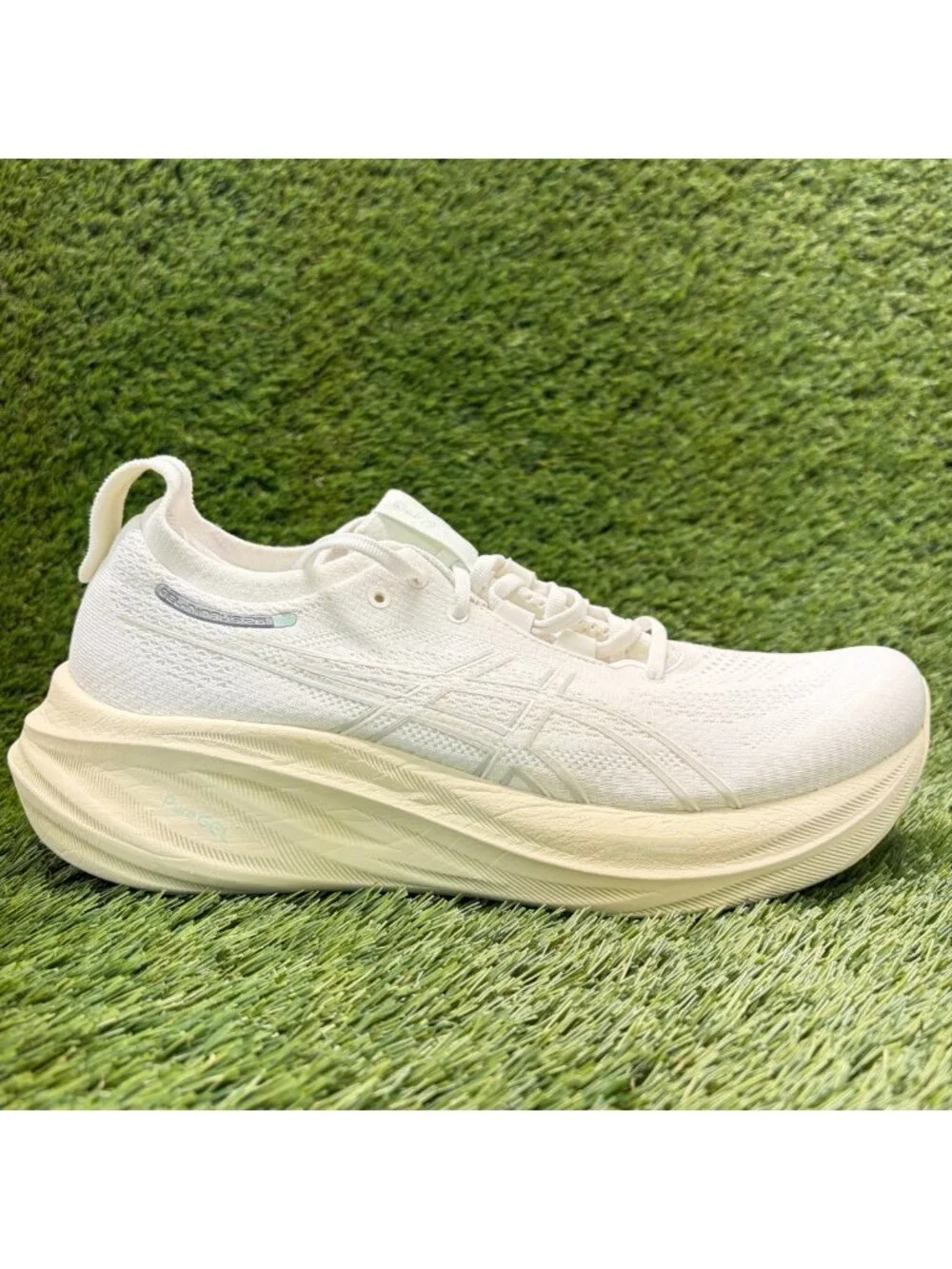 Asics Gel-Nimbus 26 Mens Size 9.5 White Athletic Running Walking Shoes Sneakers